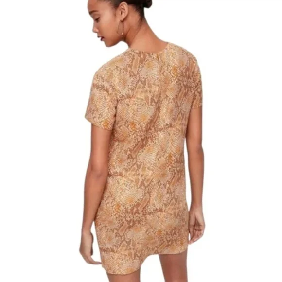Aritzia Babaton Patricio Dress Wmn 4 Snake Python Print Short Sleeve Mini Shift - Picture 5 of 15